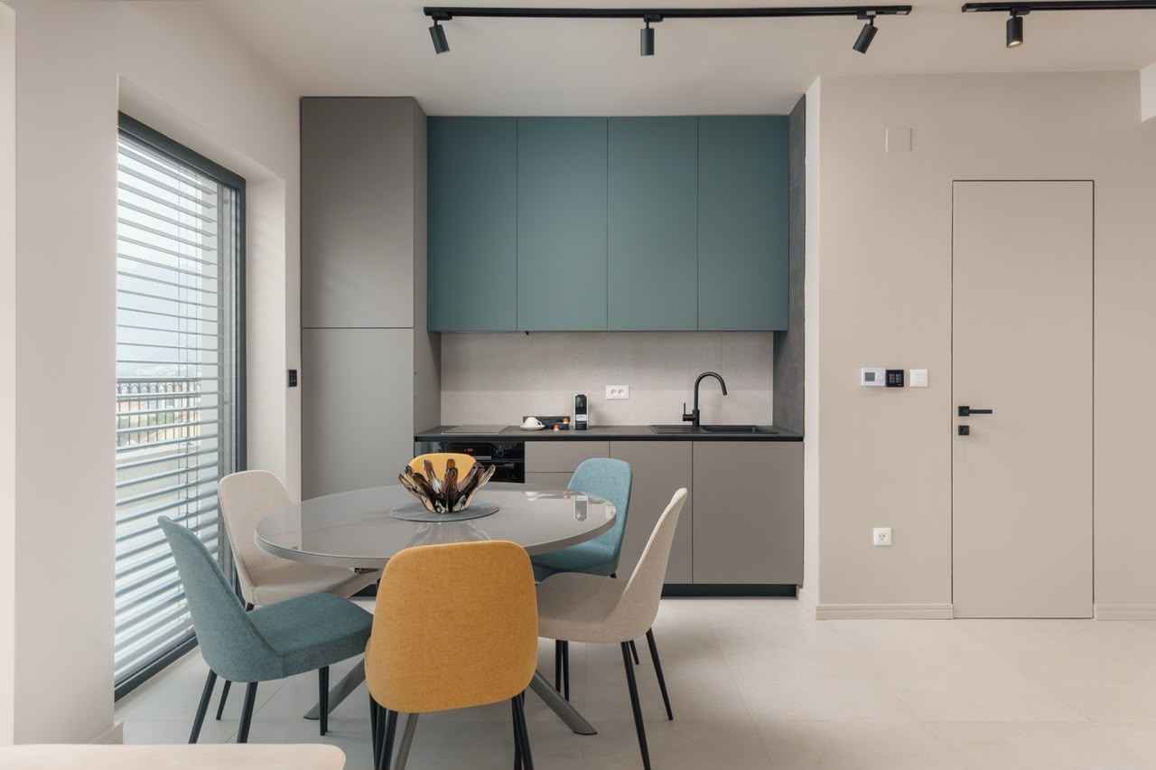Apartments in Dobrota in attractive location